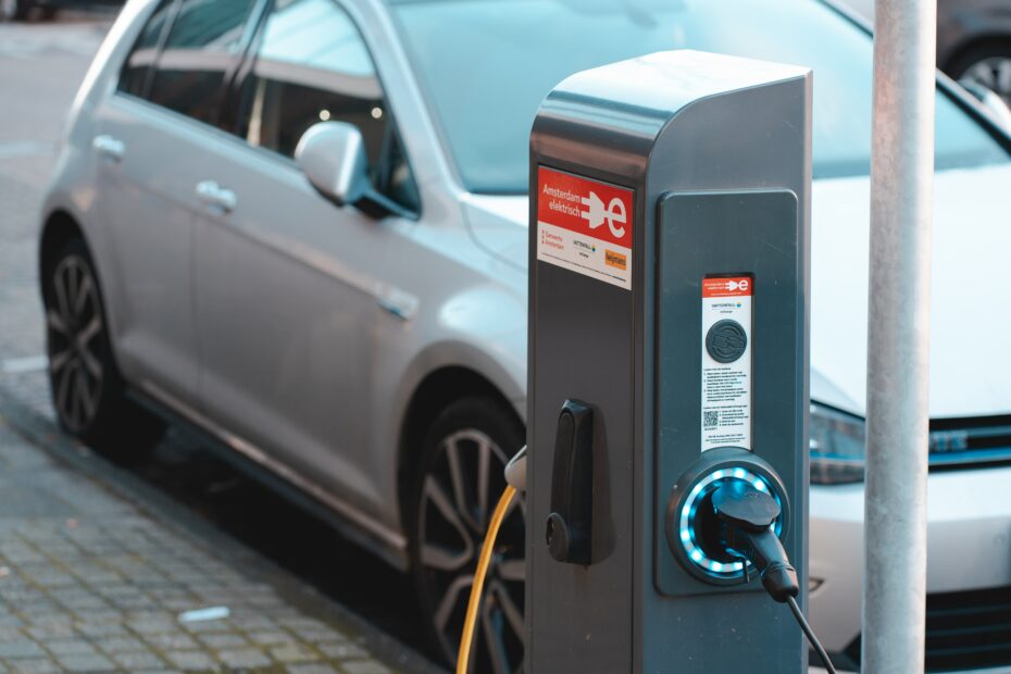 Bezpieczeństwo pożarowe stacji ładowania pojazdów z silnikiem elektrycznym